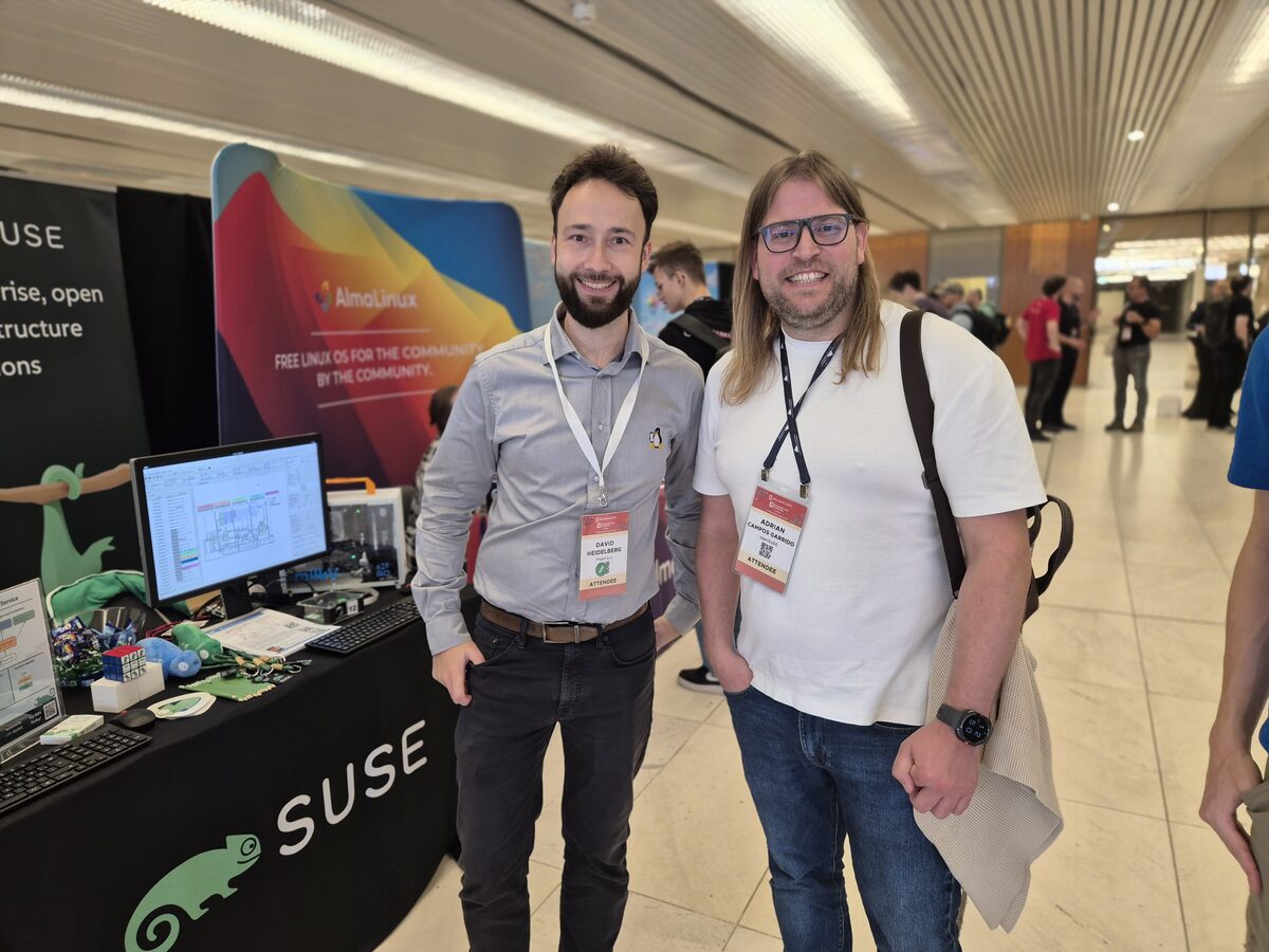 David Heidelberg and Adrian Campos Garrido at the booth